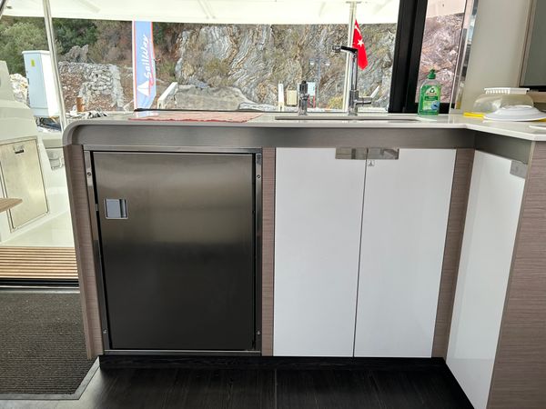 Fountaine Pajot Elba 45 | Halle Berry