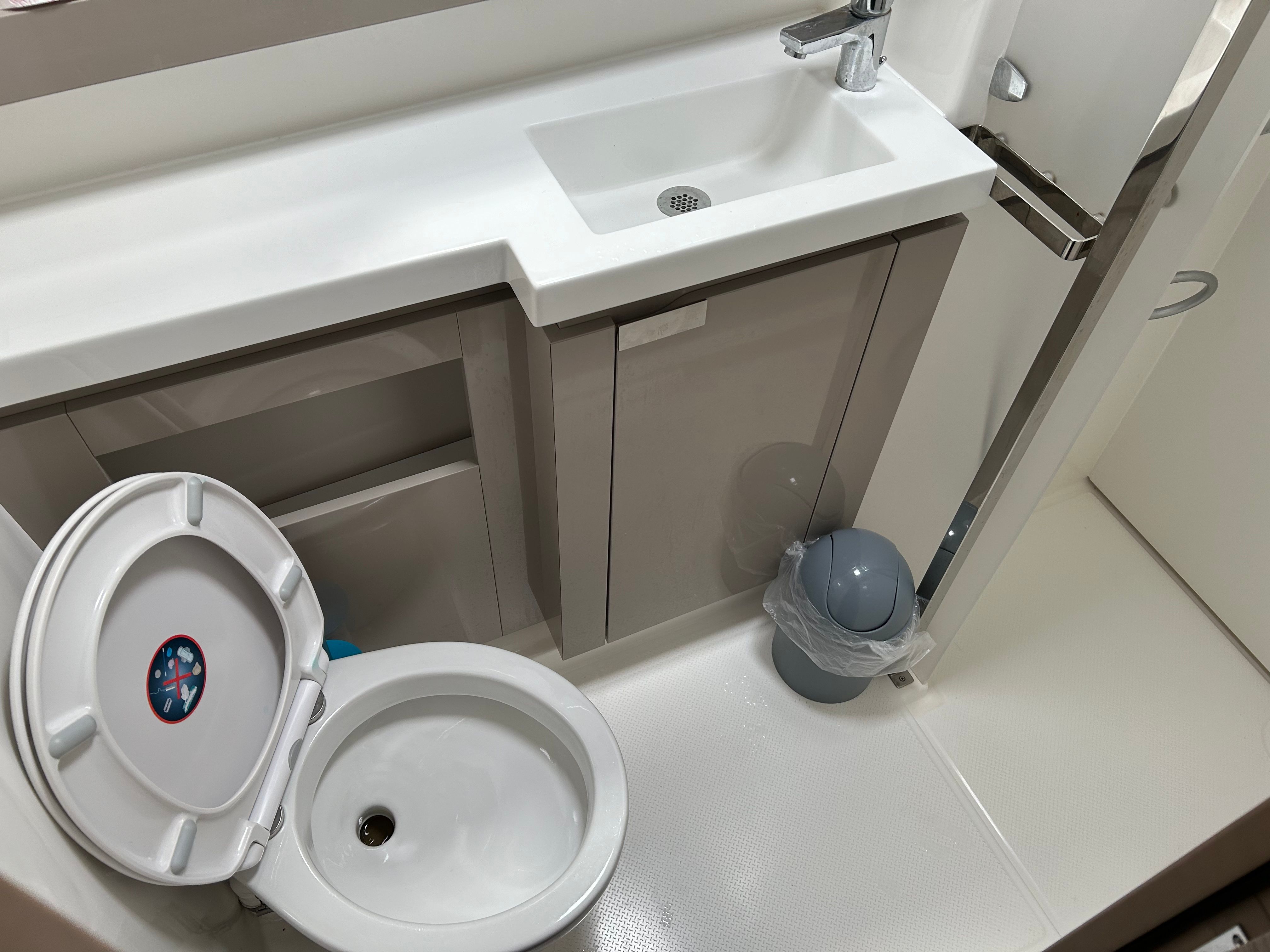 Fountaine Pajot Elba 45 | Halle Berry