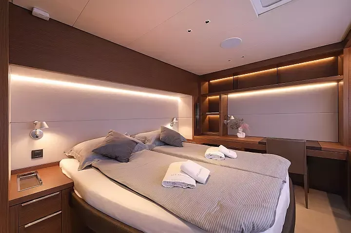 Lagoon Sixty 7 | Mastermind