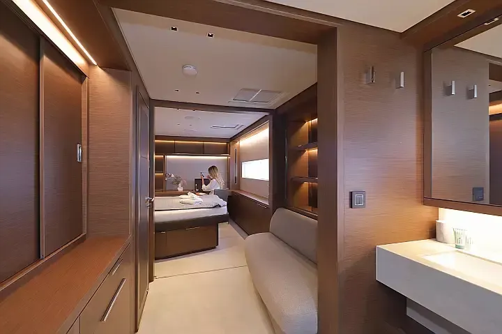 Lagoon Sixty 7 | Mastermind