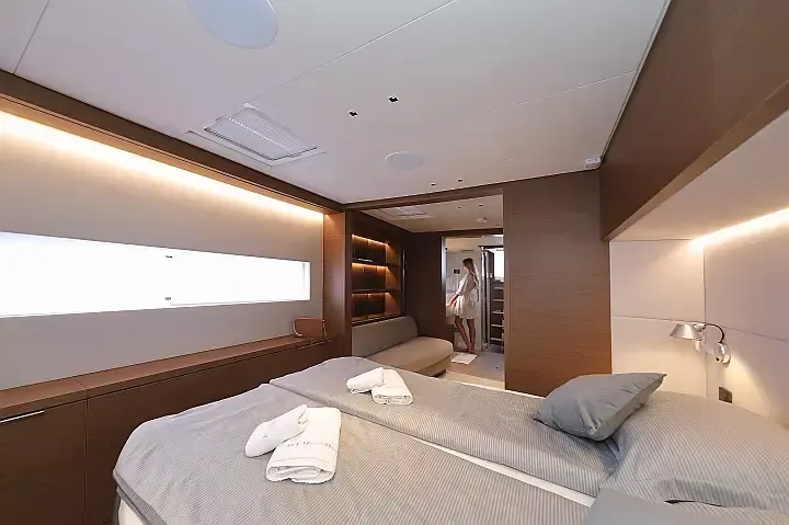 Lagoon Sixty 7 | Mastermind