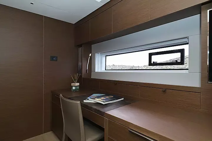 Lagoon Sixty 7 | Mastermind