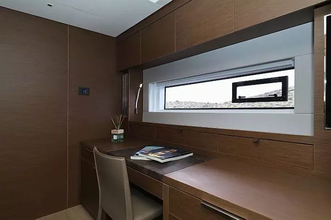 Lagoon Sixty 7 | Mastermind