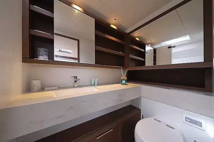 Lagoon Sixty 7 | Mastermind