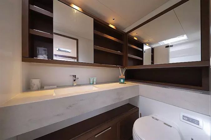 Lagoon Sixty 7 | Mastermind