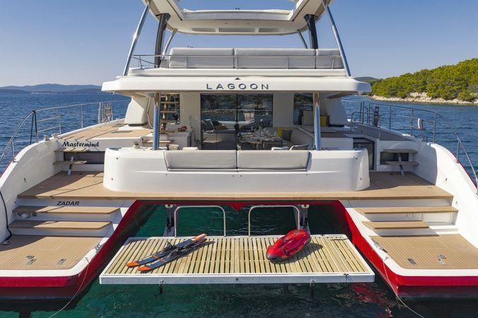 Lagoon Sixty 7 | Mastermind