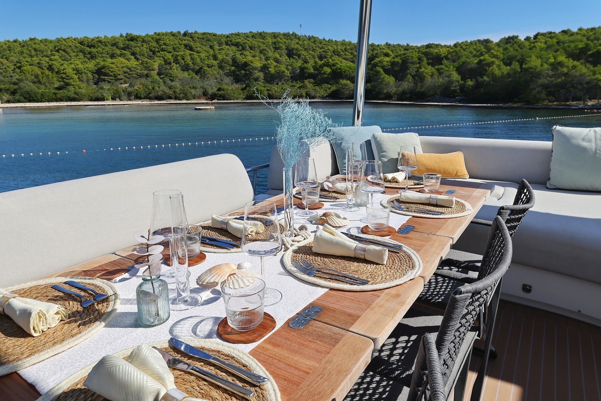 Lagoon Sixty 7 | Mastermind