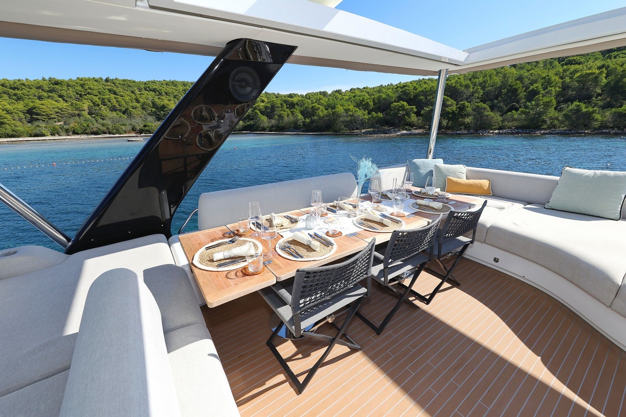 Lagoon Sixty 7 | Mastermind