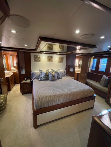 Ocean Alexander 85 | Chillin