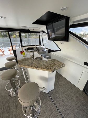 Ocean Alexander 85 | Chillin