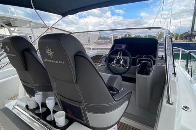 Jeanneau Cap Camarat 9.0 | Nassau