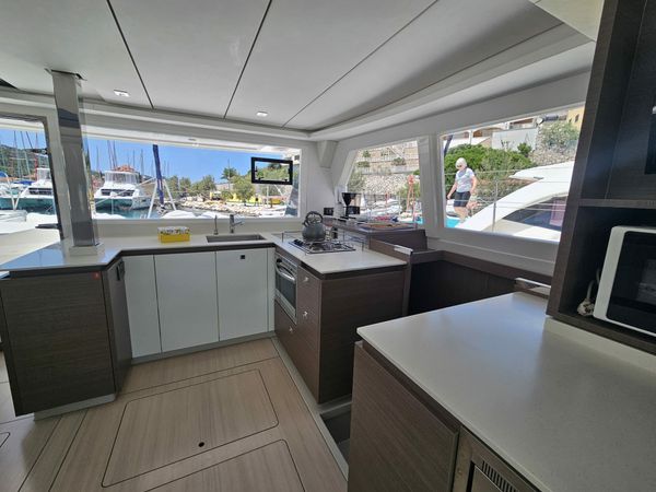 Leopard 42 | Moorings 22