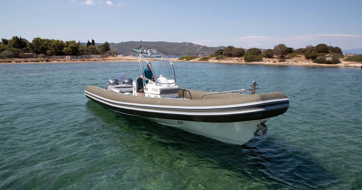 Motorboat Sea Water Smeralda 320 Yolo For Rent Greece Boataround motorboat-sea-water-smeralda-320-yolo-for-rent-greece-boataround