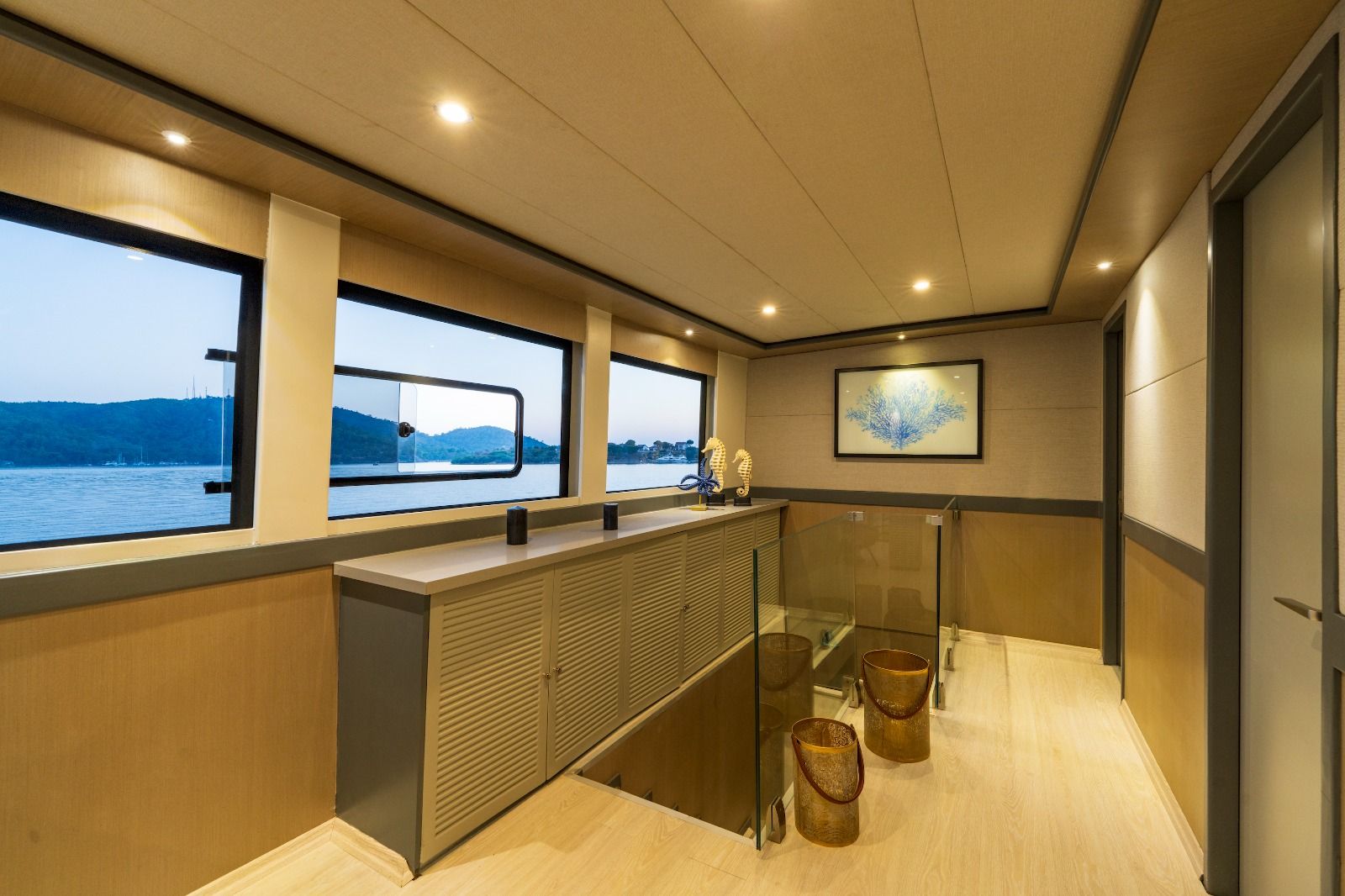 Trawler 85 | Albatros Explorer