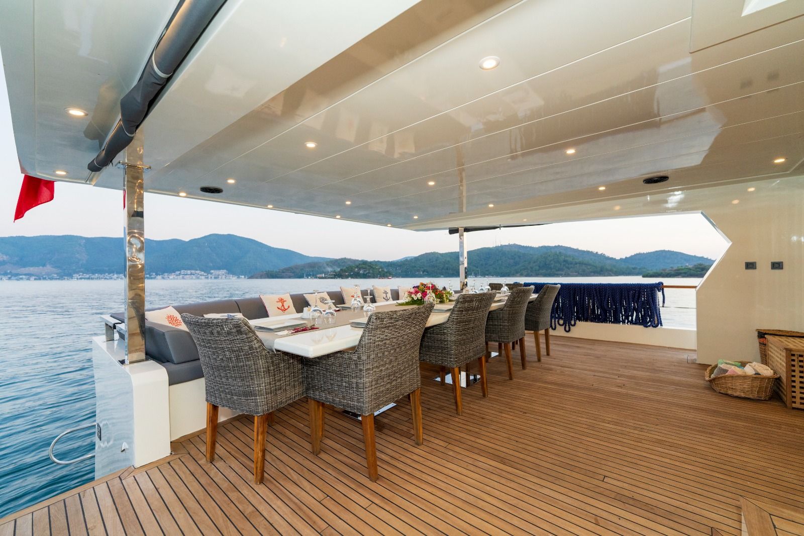 Trawler 85 | Albatros Explorer