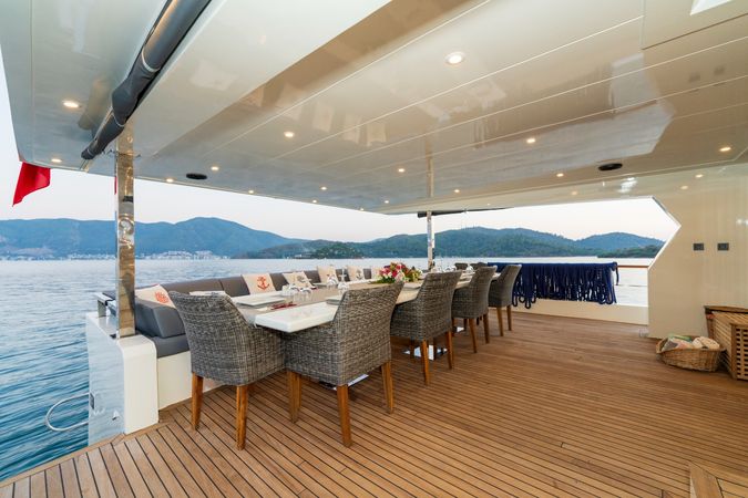 Trawler 85 | Albatros Explorer