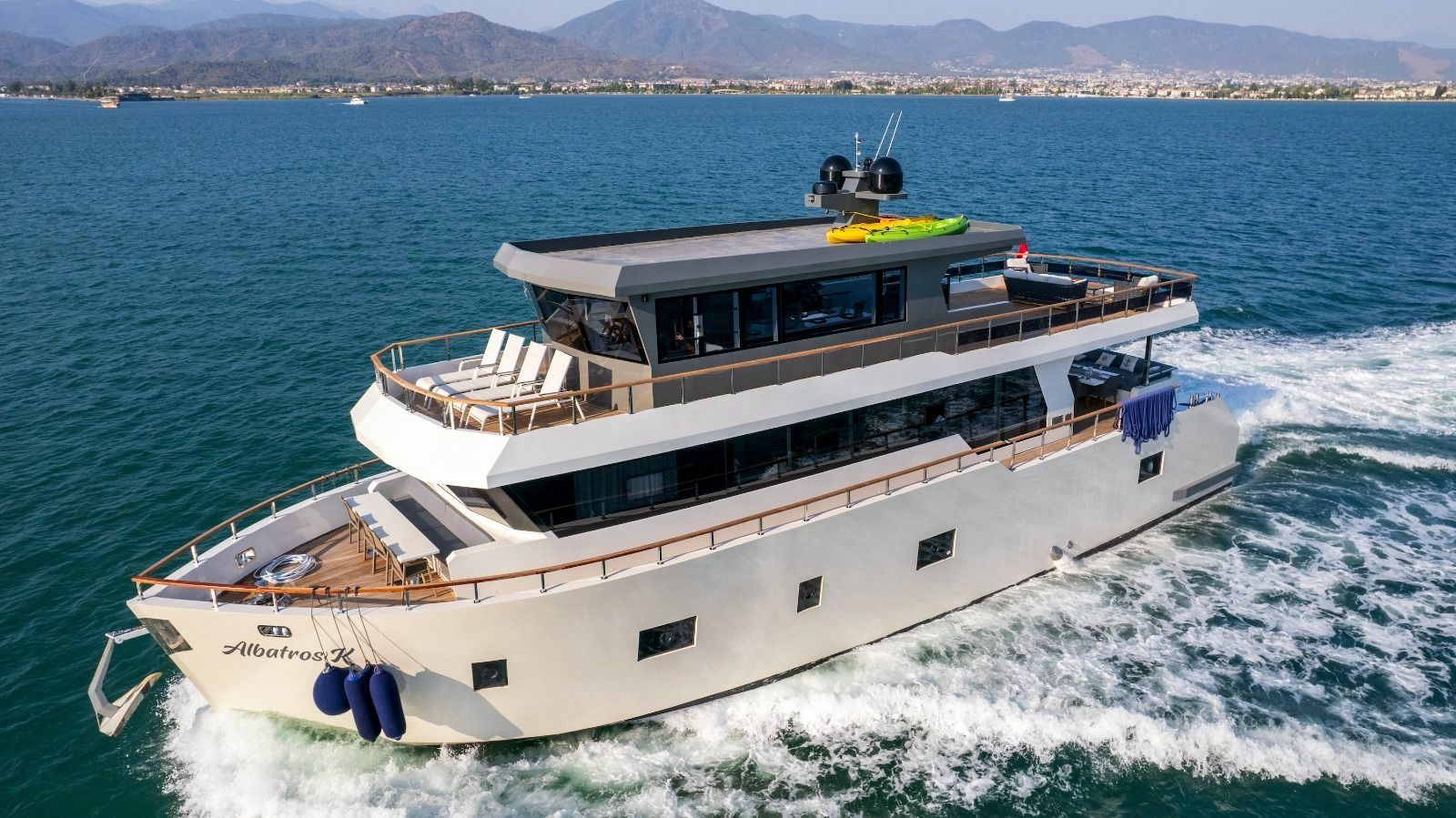 Trawler 85 | Albatros Explorer