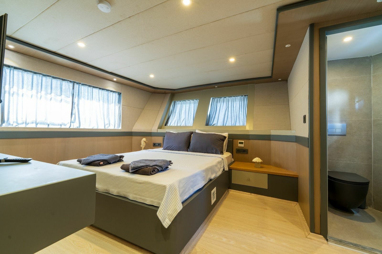 Trawler 85 | Albatros Explorer