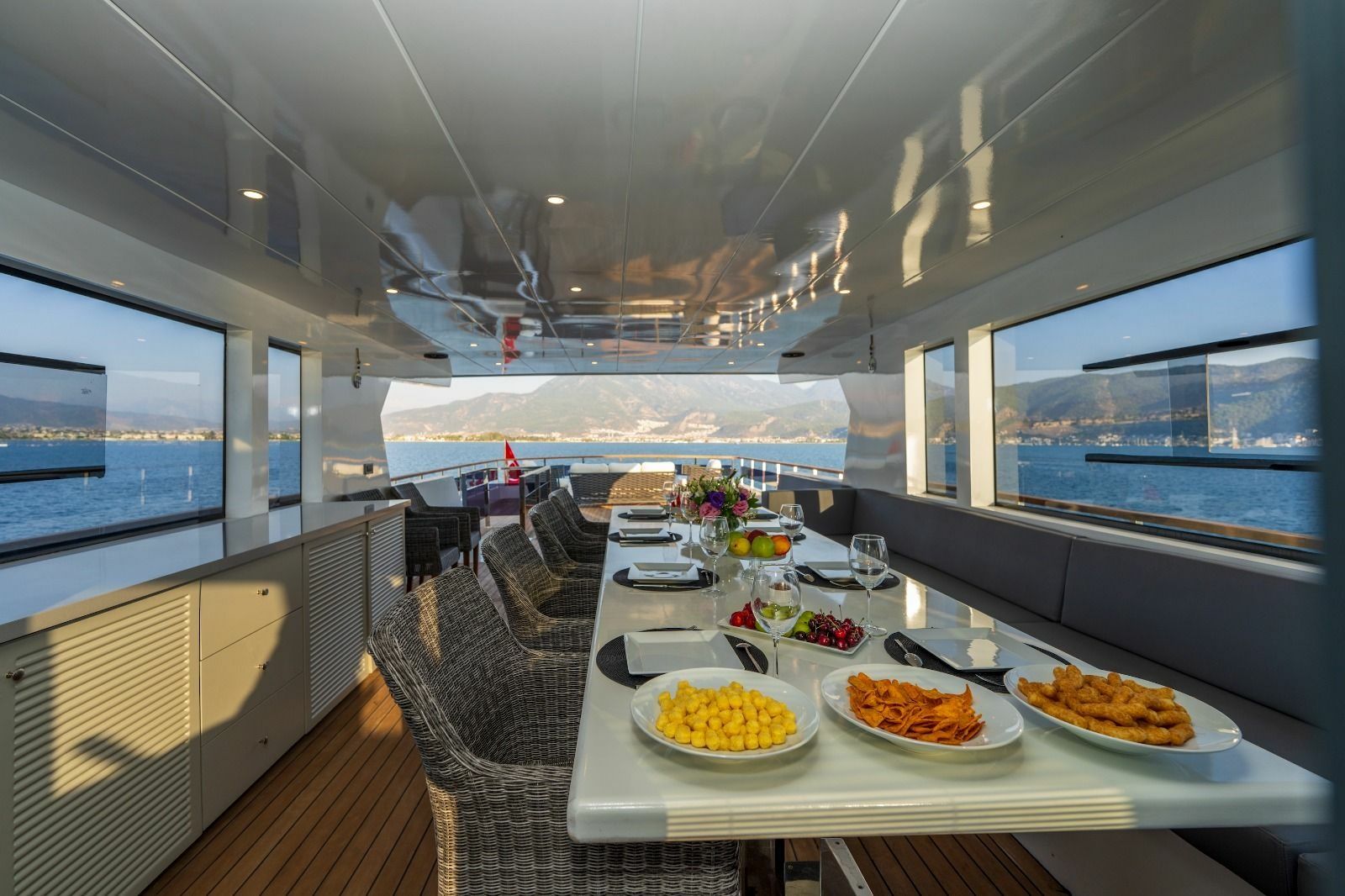 Trawler 85 | Albatros Explorer