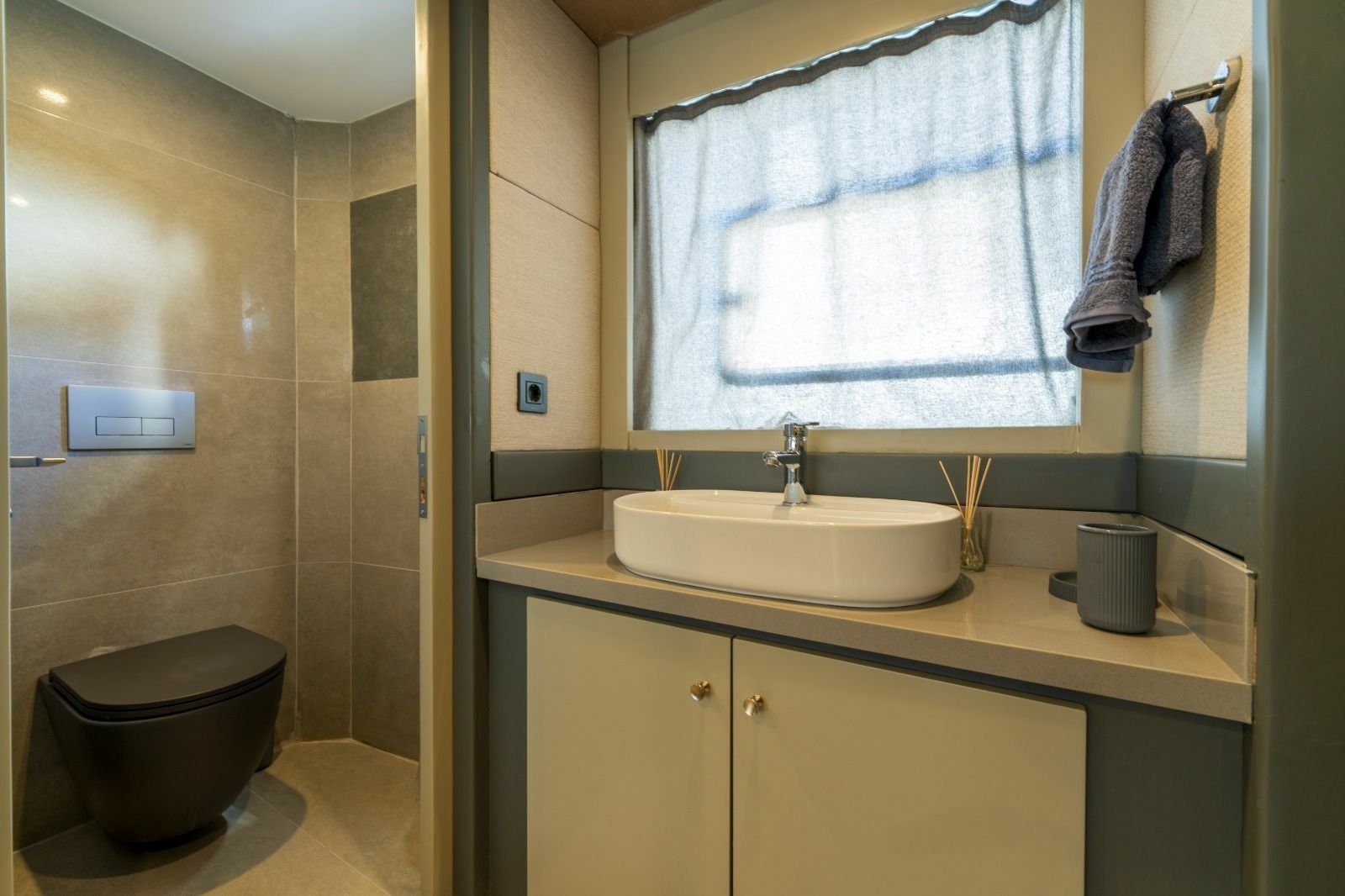 Trawler 85 | Albatros Explorer