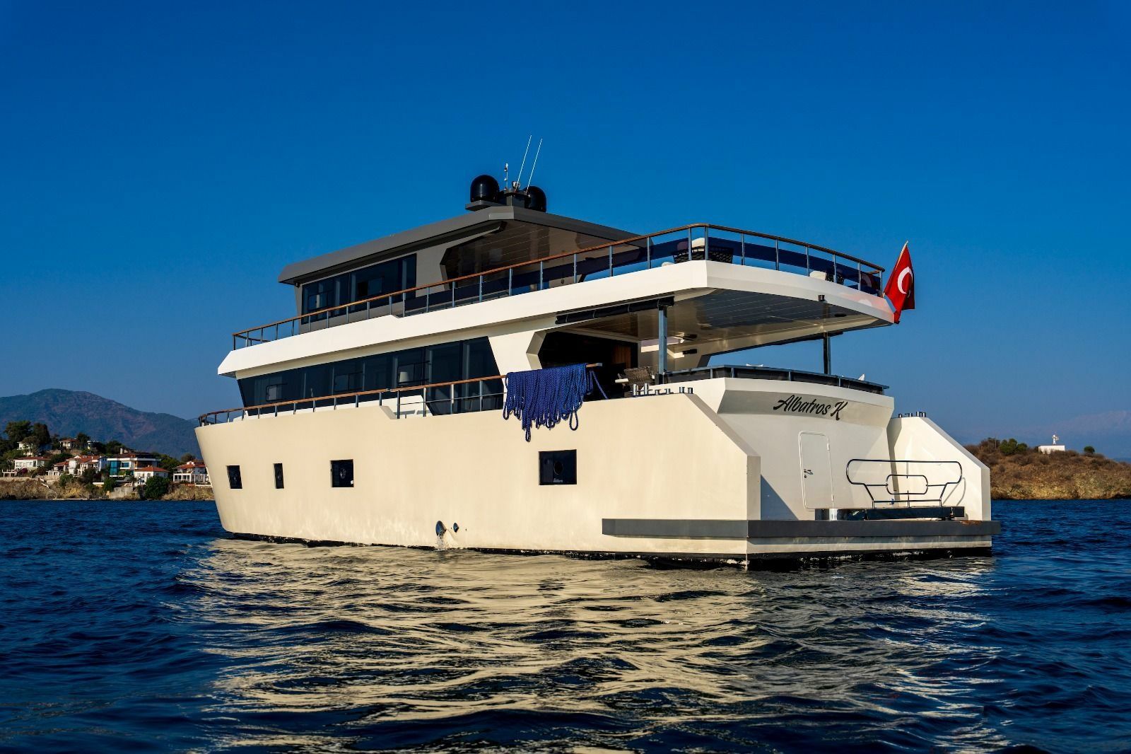 Trawler 85 | Albatros Explorer