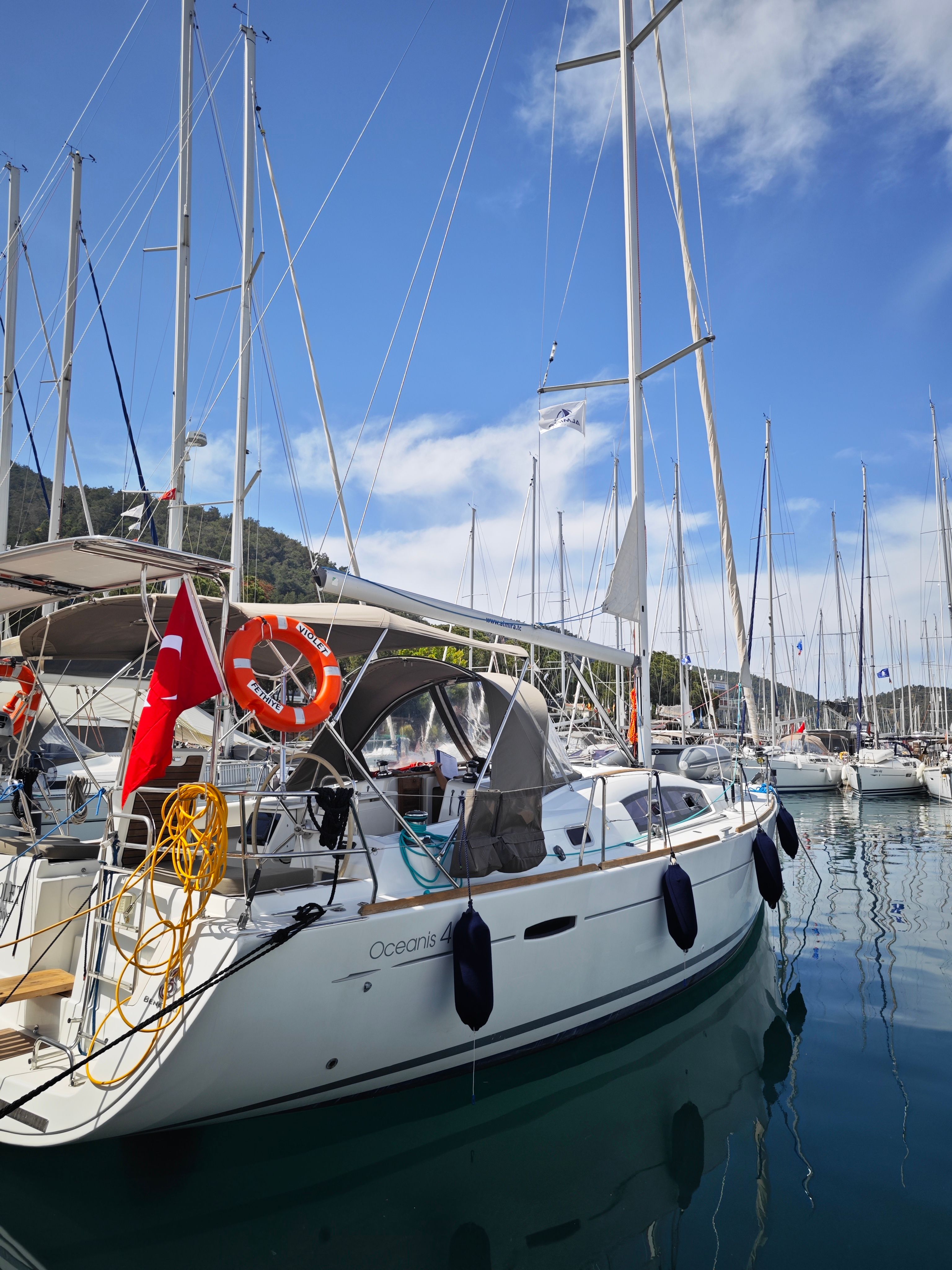 Beneteau Oceanis 40 | Violet