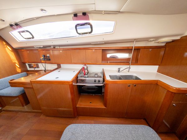 Beneteau Oceanis 40 | Violet