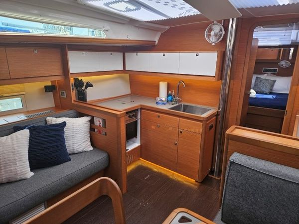 Dufour 430 | Sunshine Daydream