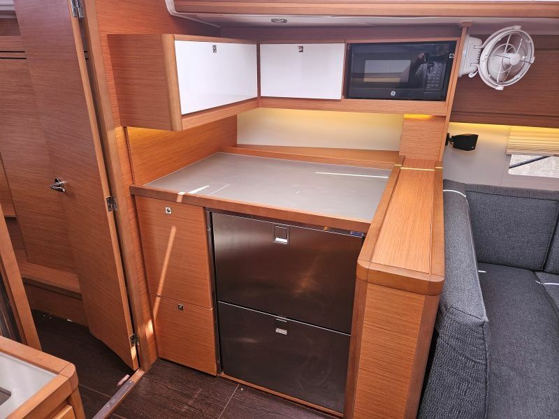 Dufour 430 | Sunshine Daydream