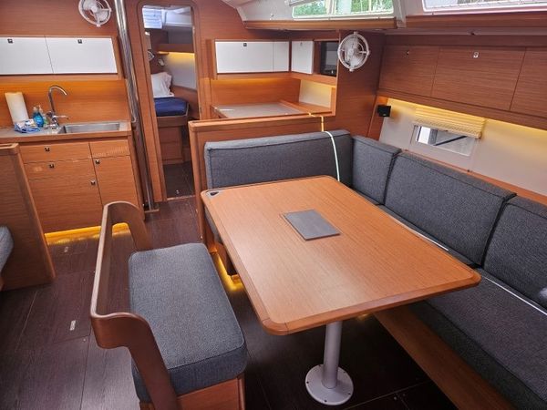 Dufour 430 | Sunshine Daydream