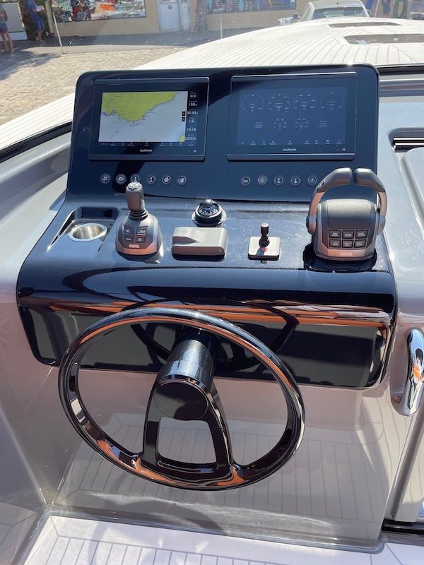 Van Dutch 40 | Cherie