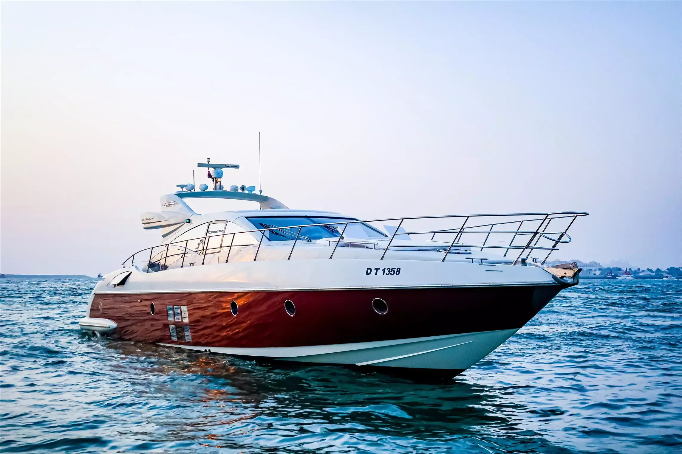 Azimut 68 | Sura