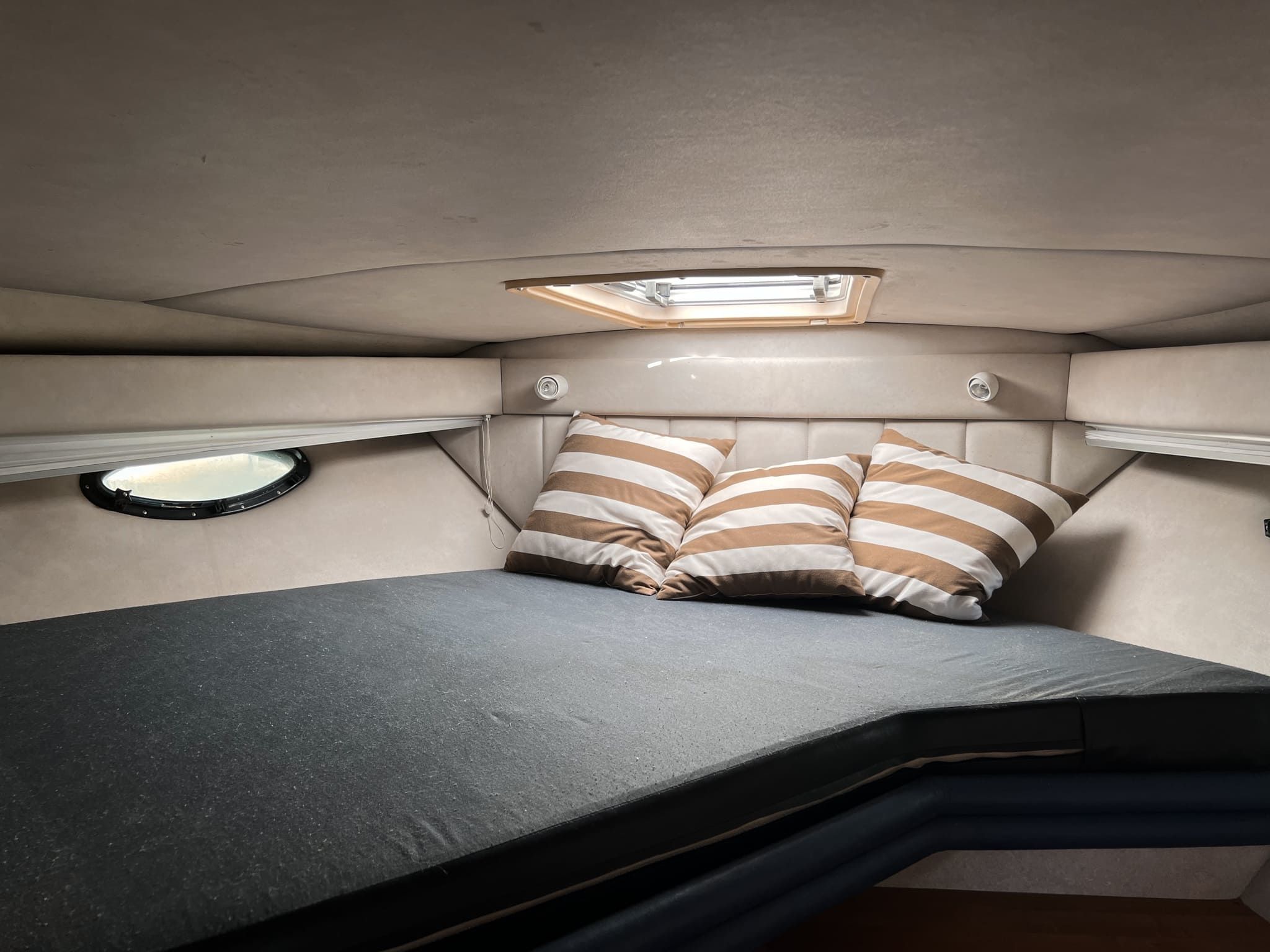 Regal Commodore 3560 | Regal Ventura