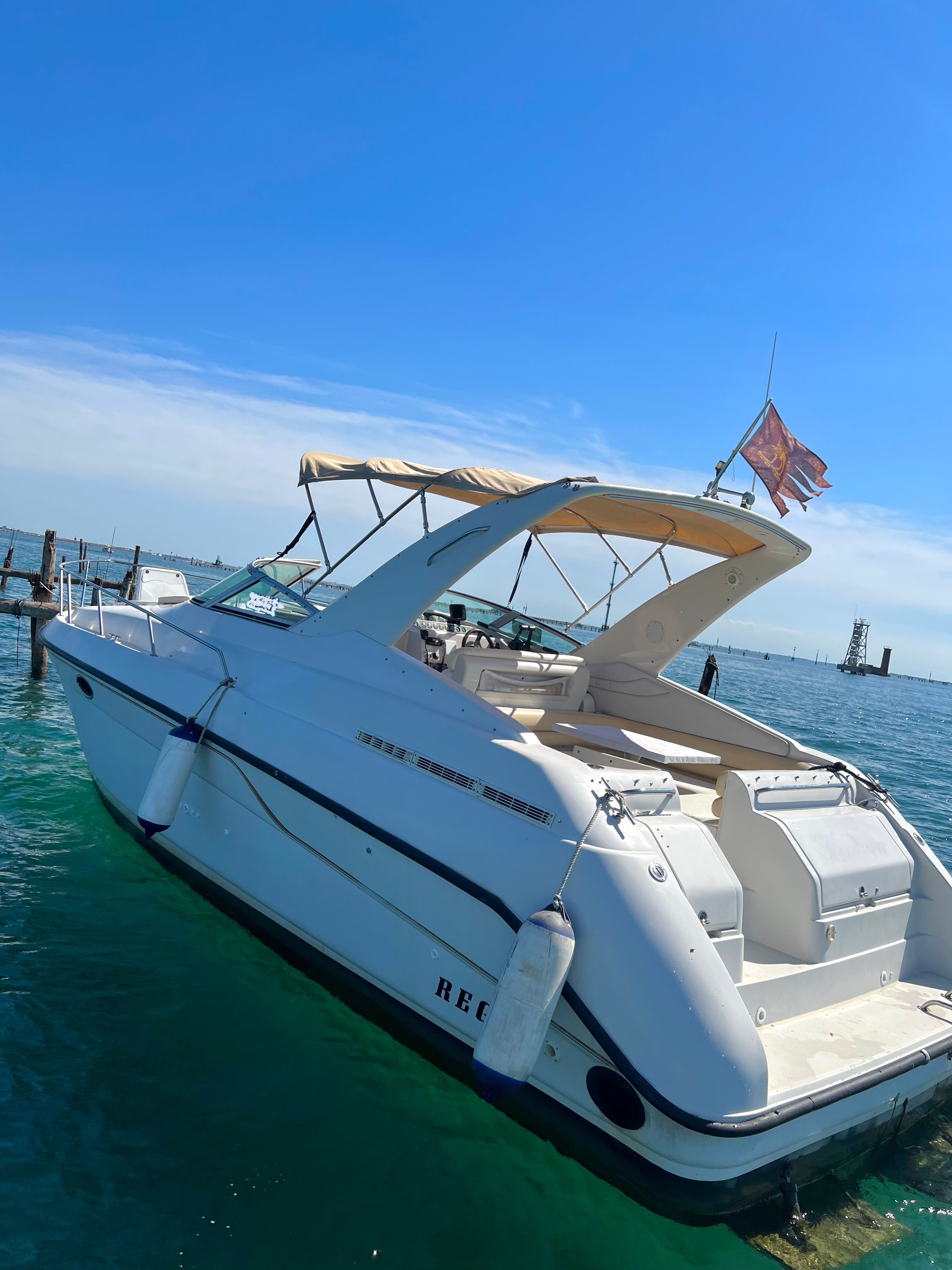 Regal Commodore 3560 | Regal Ventura