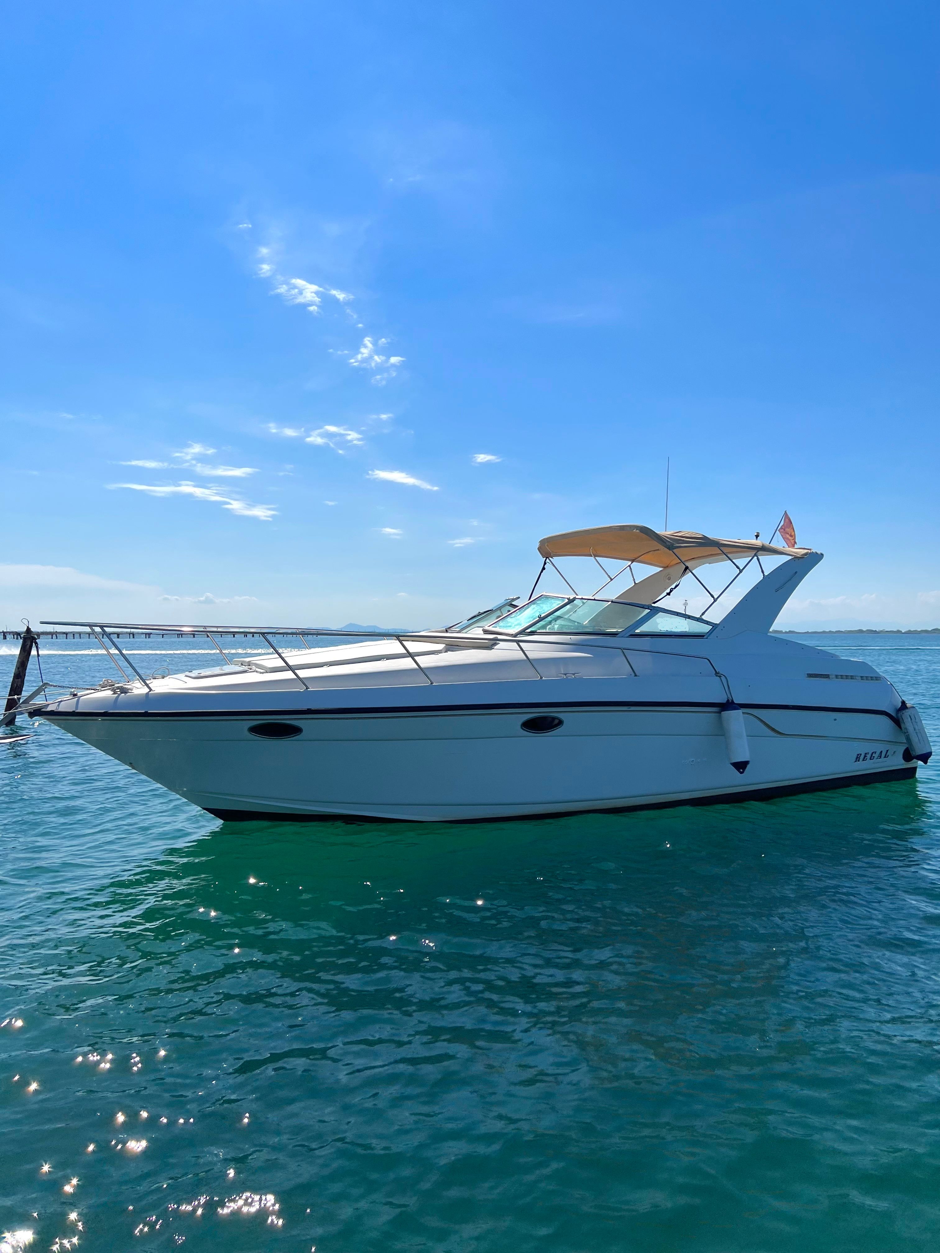 Regal Commodore 3560 | Regal Ventura