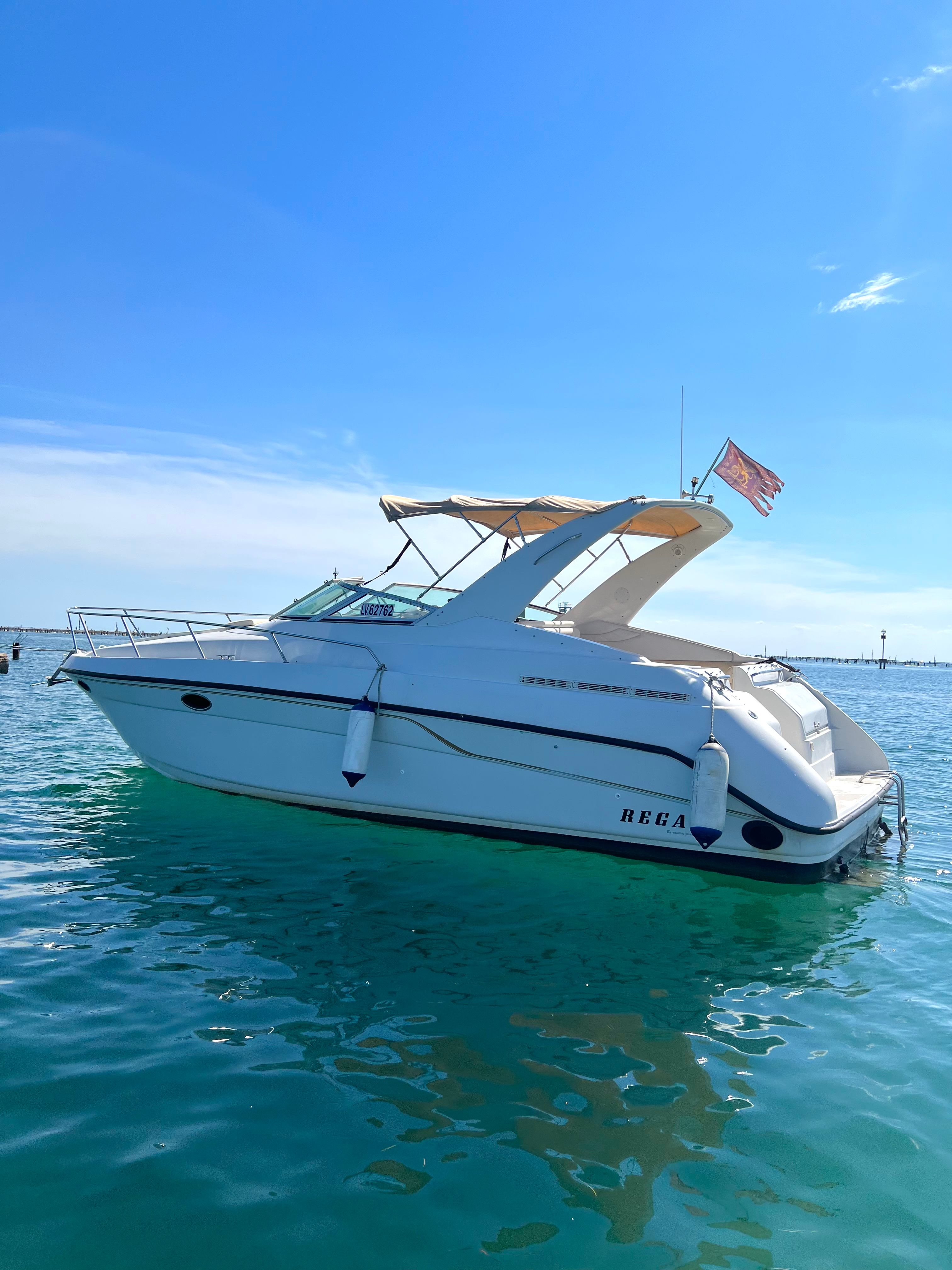 Regal Commodore 3560 | Regal Ventura