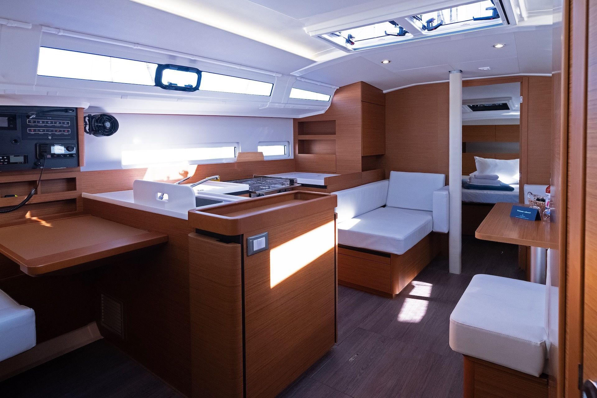 Jeanneau Sun Odyssey 410 | Midnight Kiss