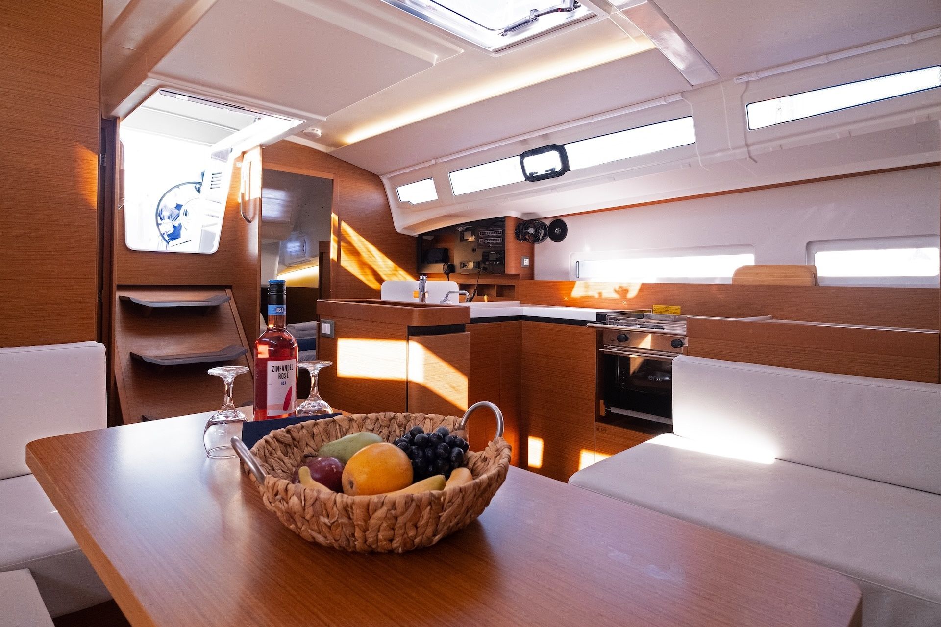 Jeanneau Sun Odyssey 410 | Midnight Kiss