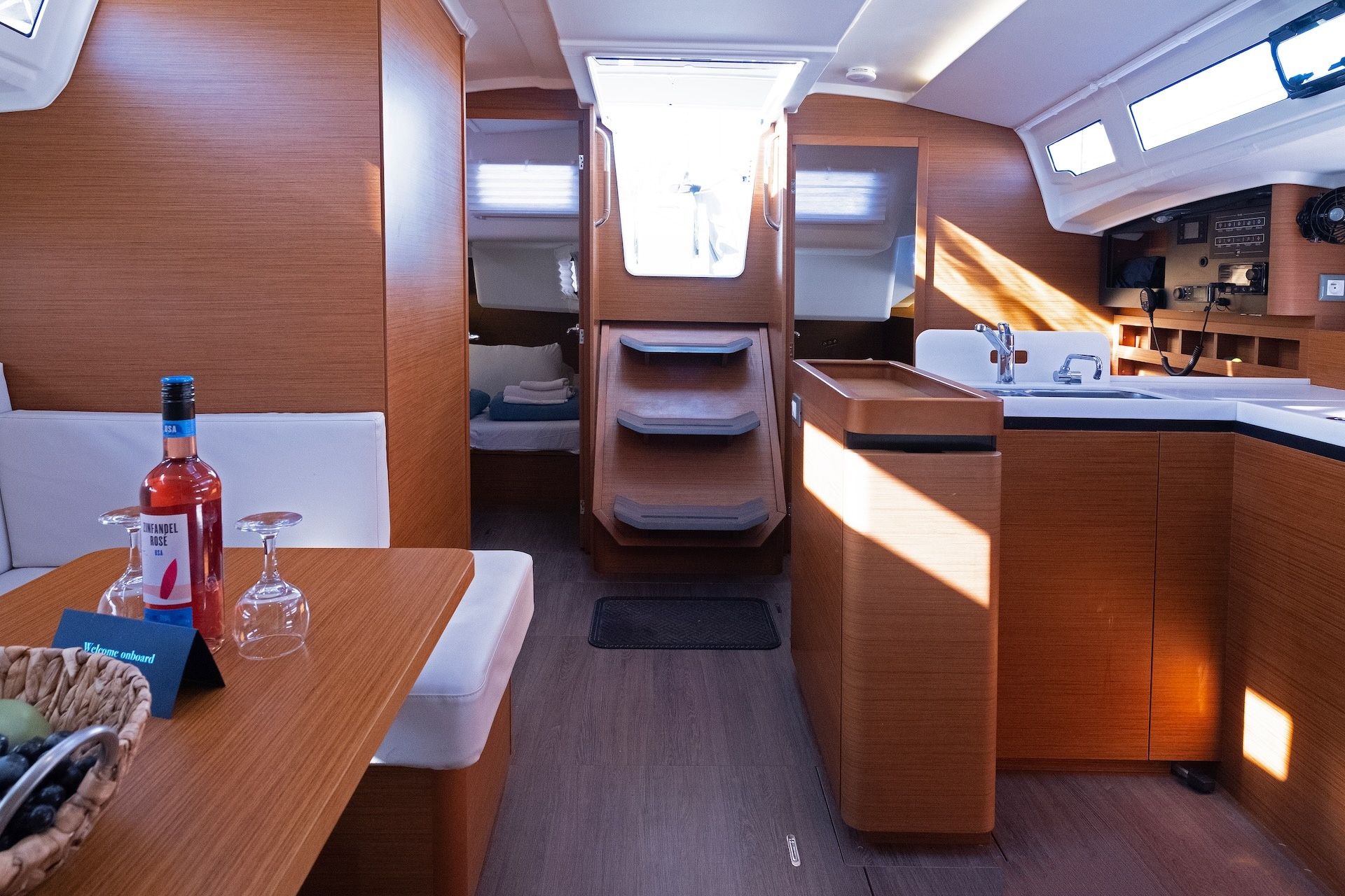 Jeanneau Sun Odyssey 410 | Midnight Kiss