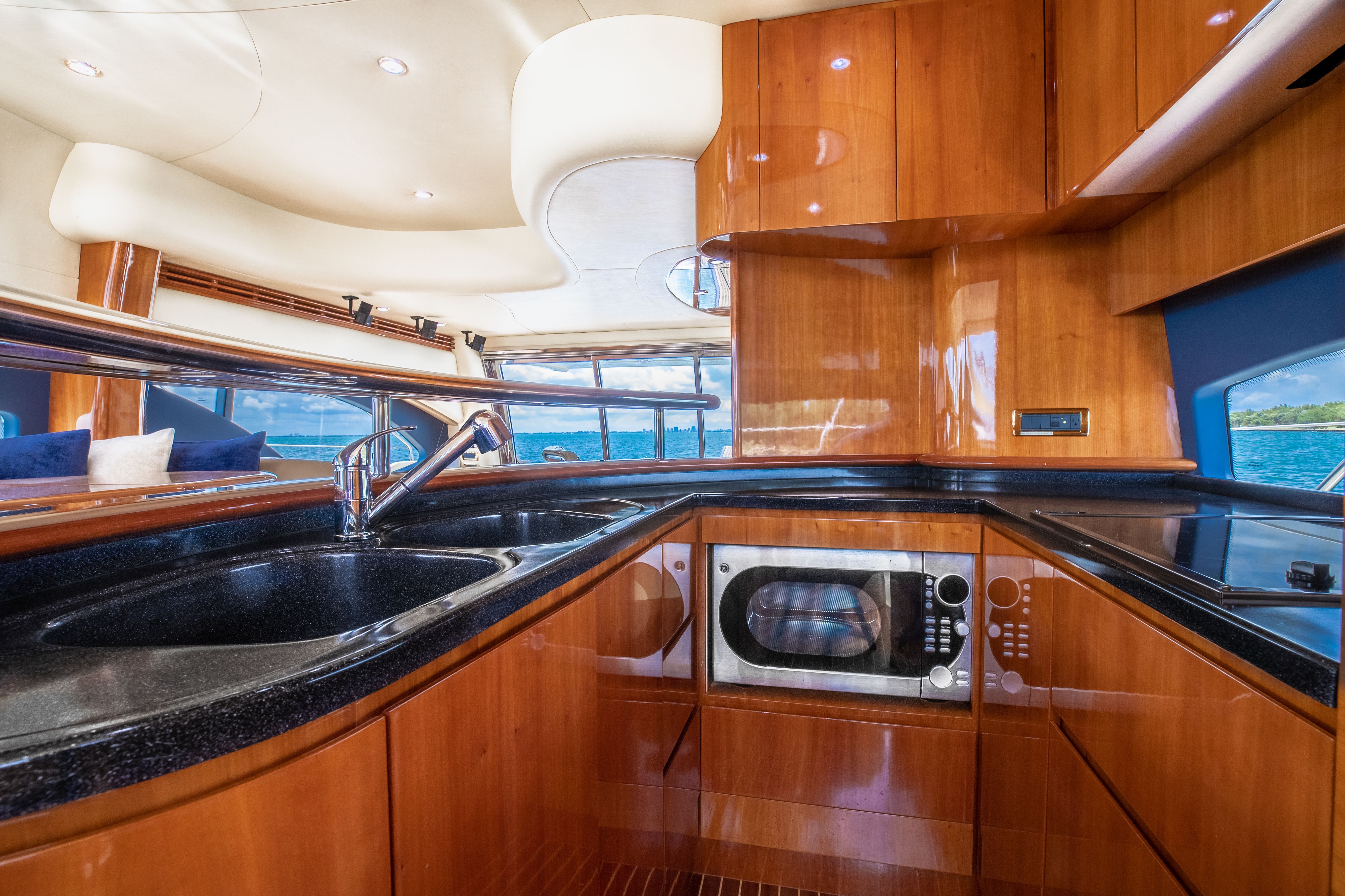 Azimut 62 Fly | Alana Rose