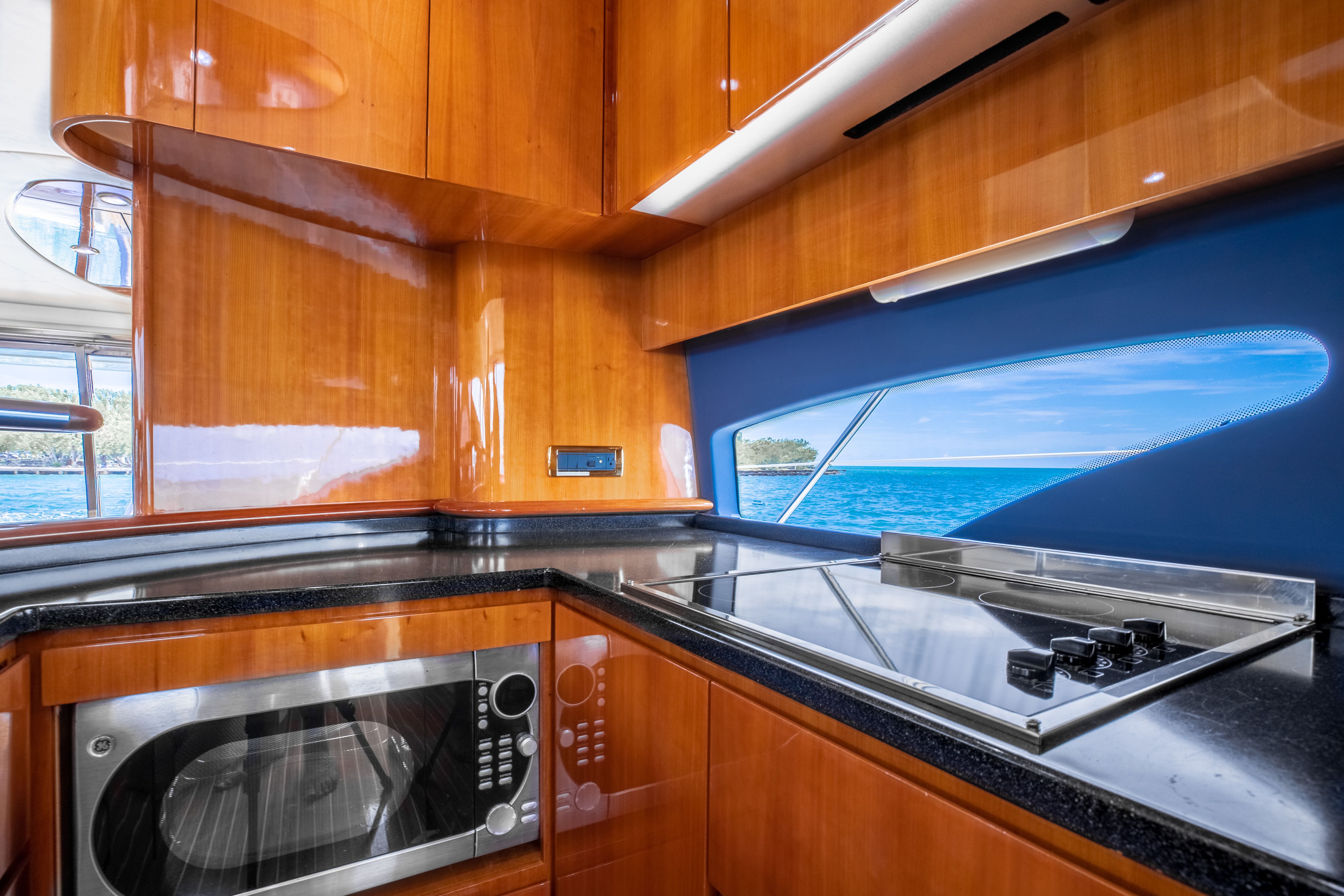Azimut 62 Fly | Alana Rose