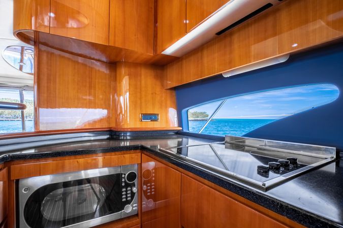 Azimut 62 Fly | Alana Rose