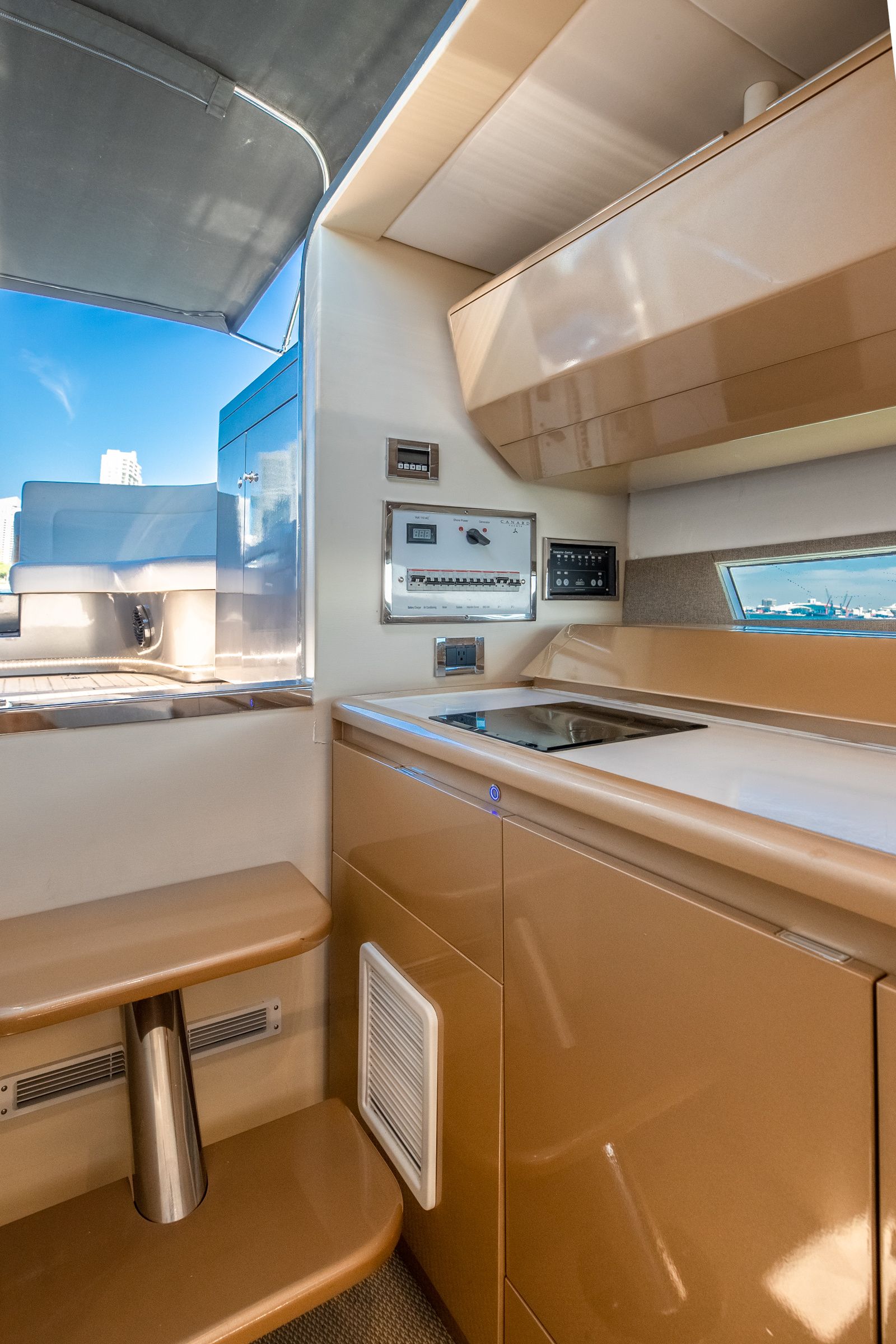 Canard Yachts 36 | E-motion