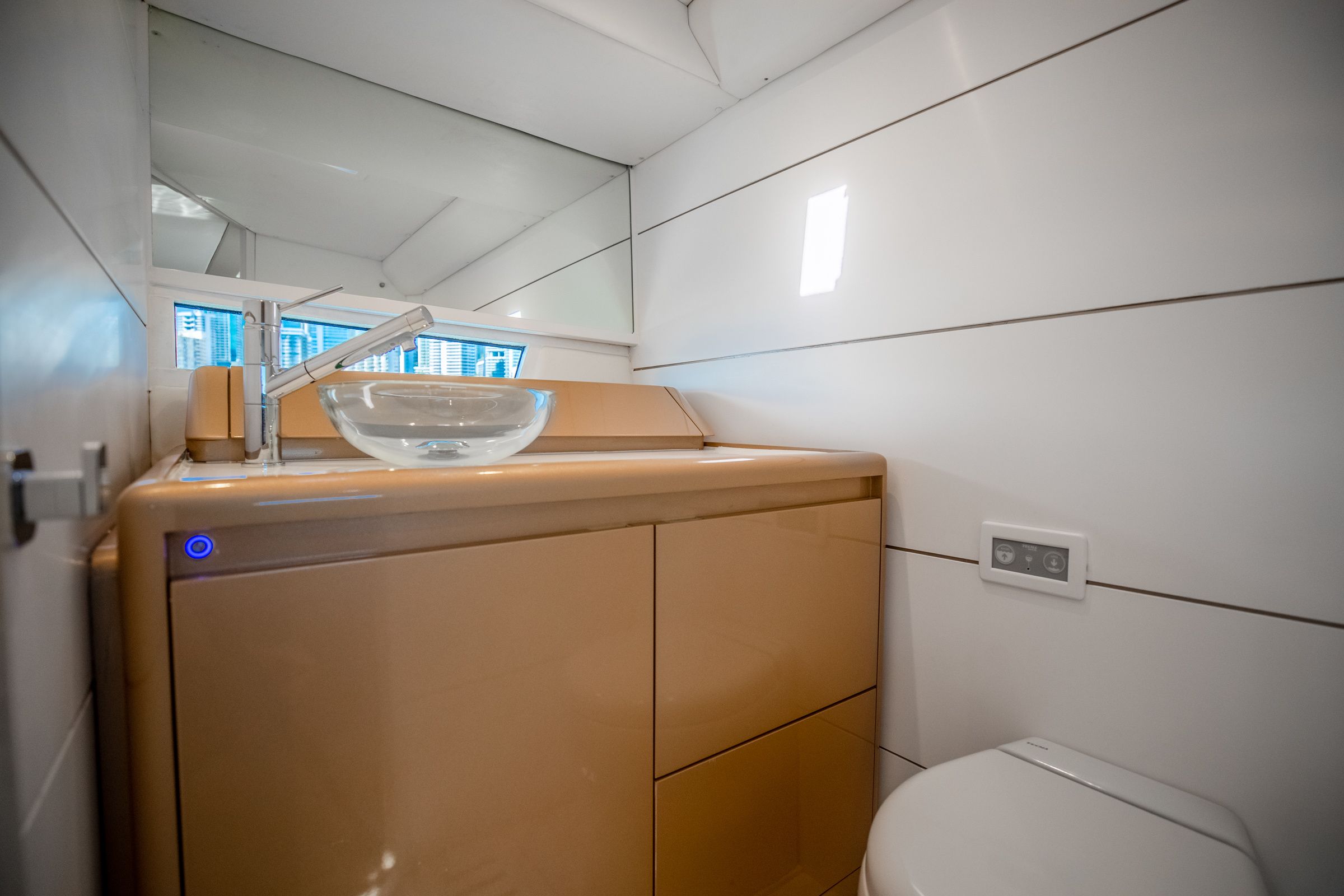 Canard Yachts 36 | E-motion