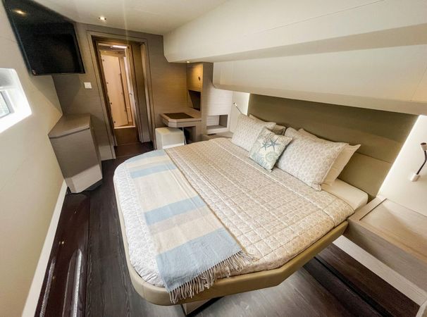 Fountaine Pajot MY6 | Blue GypSea