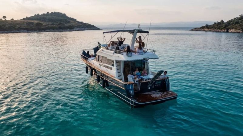 ACM Dufour Dynasty 43 | Sissy