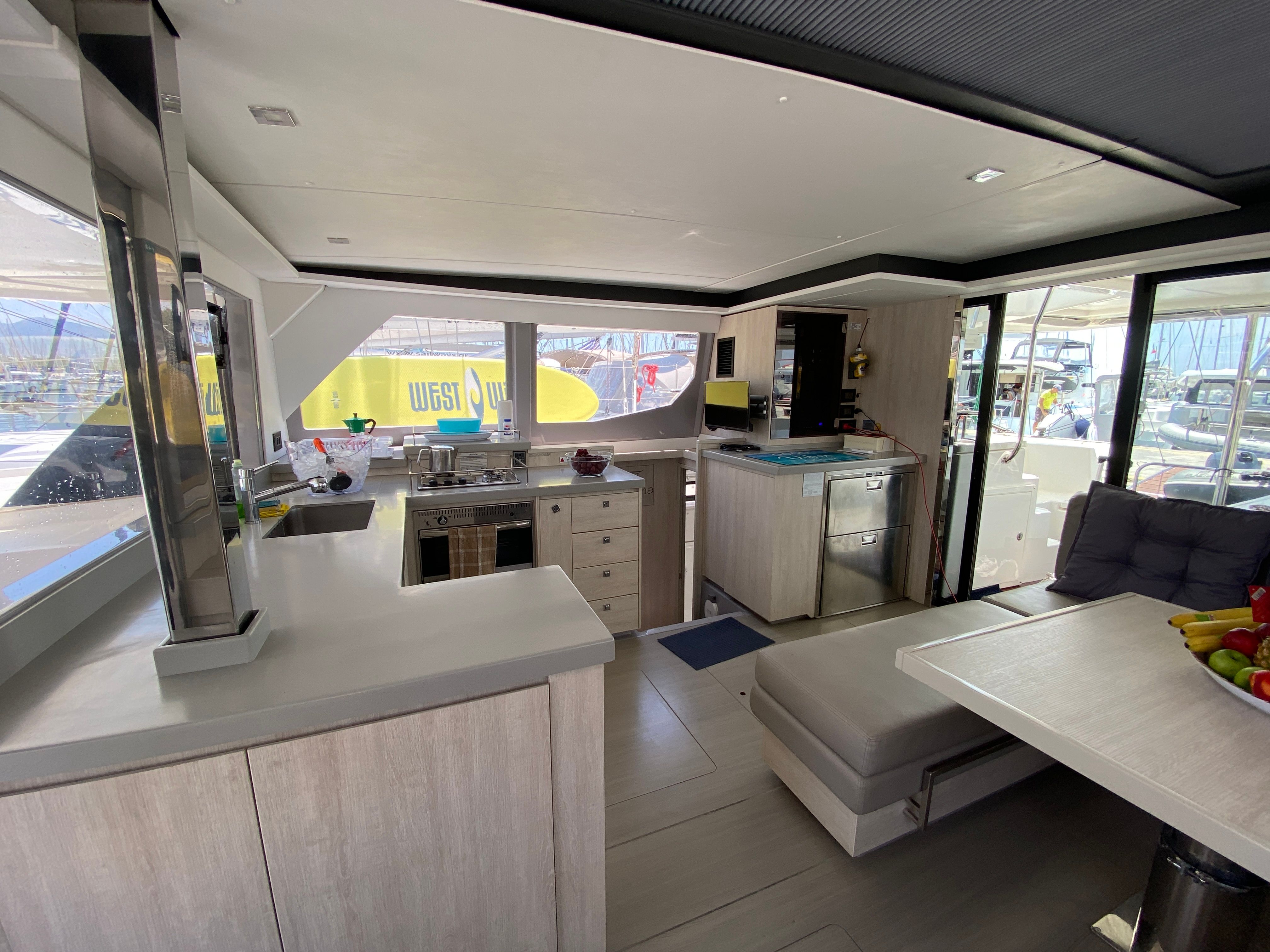 Leopard 45 | Marina