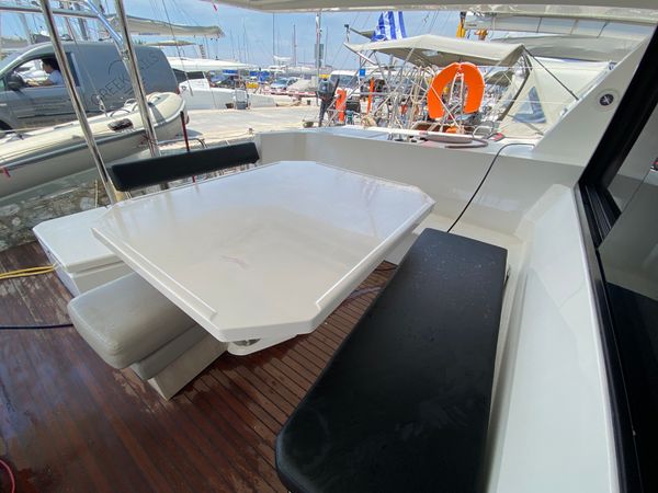 Leopard 45 | Marina