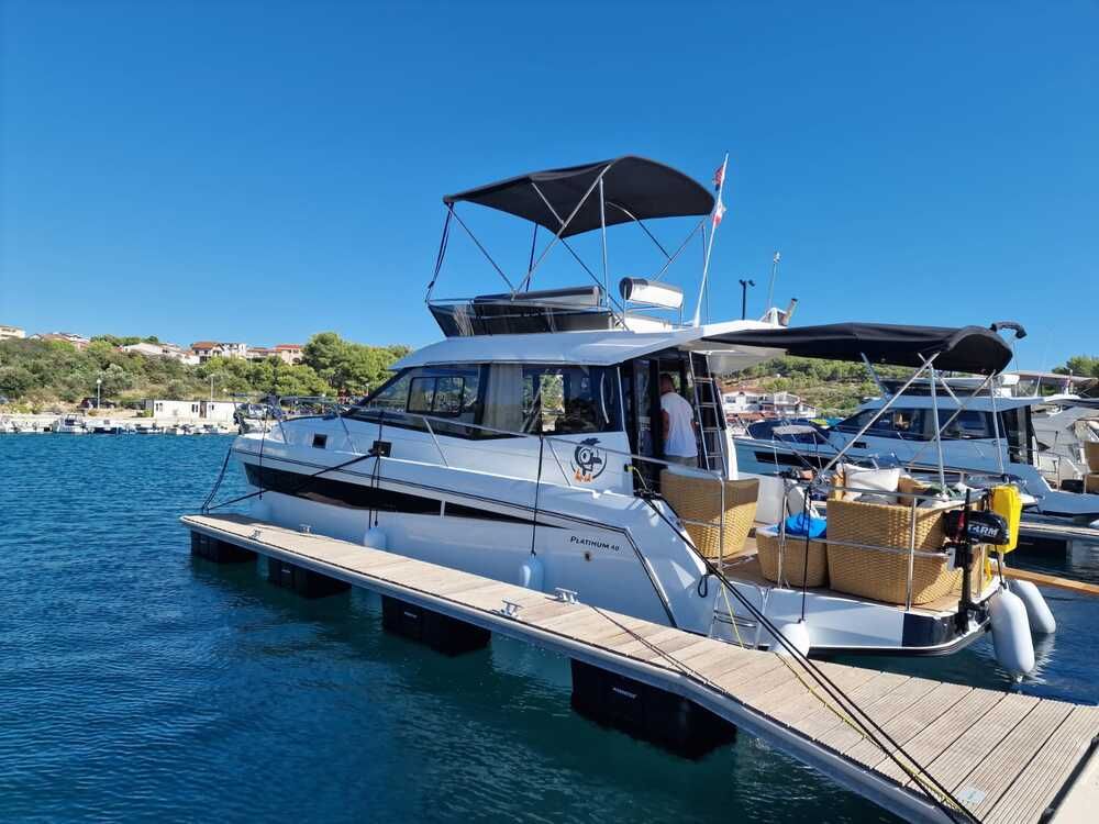 Motor yacht Odysseya Platinum 40 Excalibur for rent - Croatia