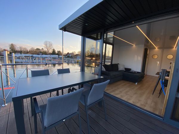 Rivo Campi 400 | Houseboat One